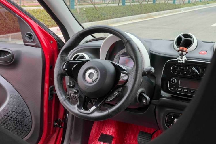 Used smart forfour 2016 1.0L 52 kW Dynamic Edition
