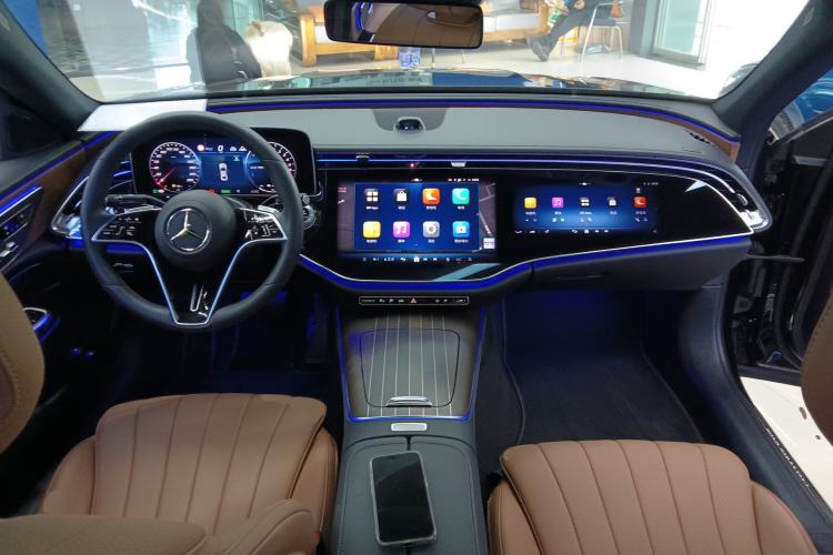 Used Mercedes-Benz E-Class New Energy 2024 E 350 e L Plug-in Hybrid Sedan Center Console