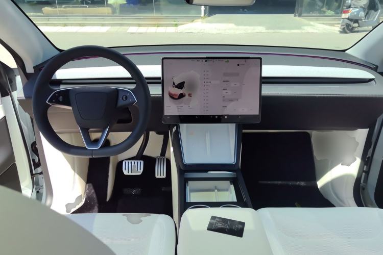 Used Tesla Model Y 2025 Rear-Wheel-Drive Version
