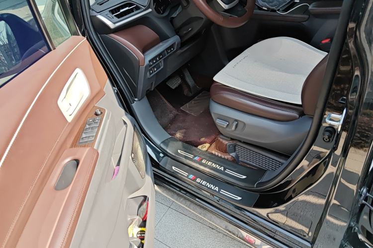 Used Toyota SIENNA 2021 2.5L Hybrid Comfort Edition Interior 3