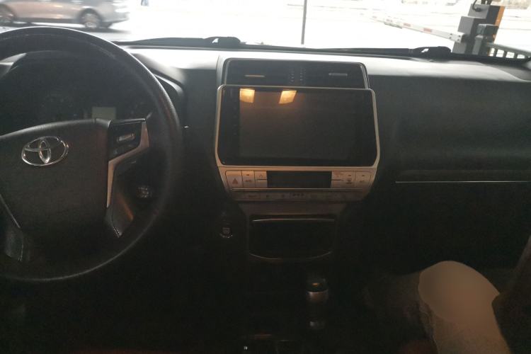 Used Toyota Prado 2016 2.7L Automatic Standard Edition Center Console