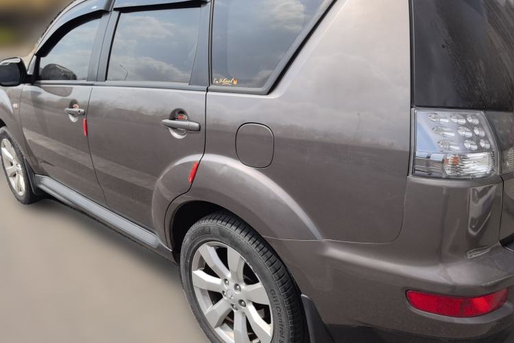 Used Mitsubishi Outlander 2011 Kicks 2.4 Fashion Edition