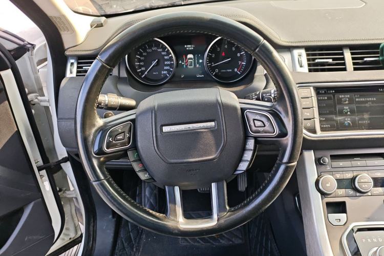 Used Land Rover Range Evoque 2015 2.0T Five-Door Zhiyao Edition Steering Wheel