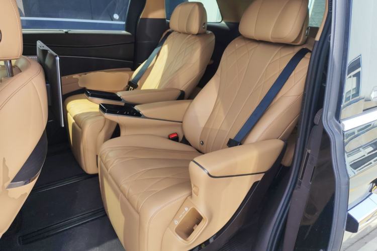 Used Denza D9 2025 DM-i Intelligent Drive 1020 Four-Wheel Drive Flagship Model Left Rear Seat