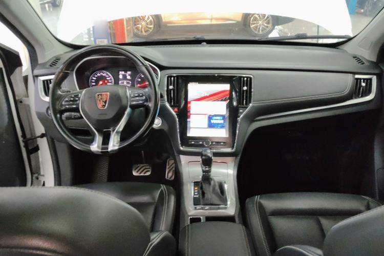 Used Roewe RX5 2016 20T Two-Wheel Drive Automatic Internet Smart Edition Center Console