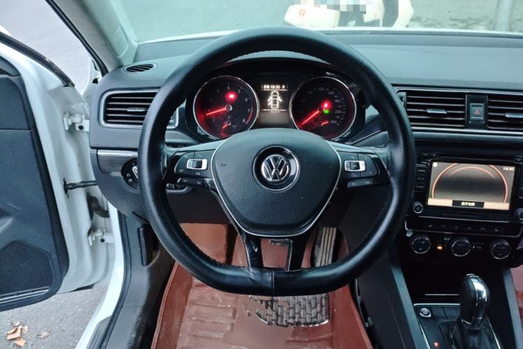 Used Volkswagen Sagitar 2015 230TSI Automatic Luxury Model
