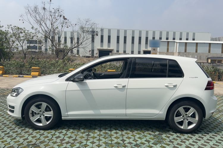 Used Volkswagen Golf 2017 1.6L Automatic Comfort Million-Vehicle Anniversary Edition
