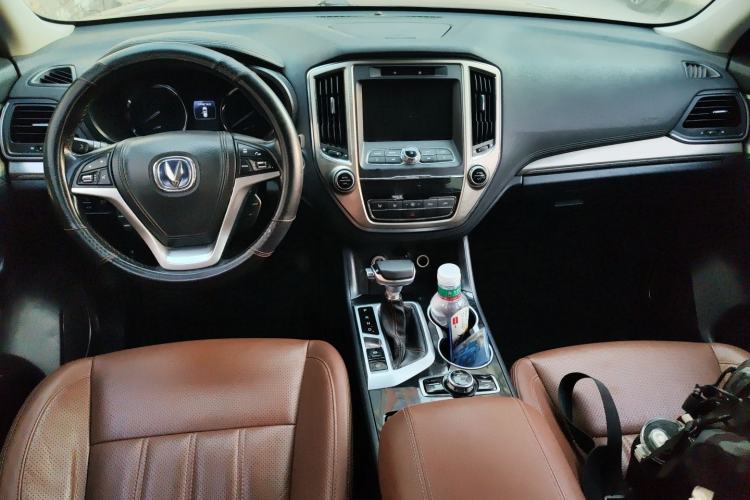 Used CHANGAN CS95 2017 2.0T Four-Wheel Drive SmartDrive Edition Center Console