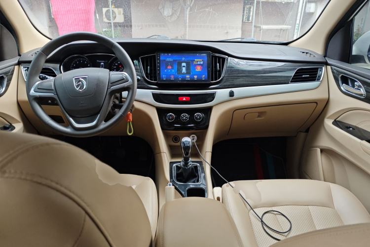Used Baojun 730 2016 1.5T Manual Comfort Version 7 Seats
