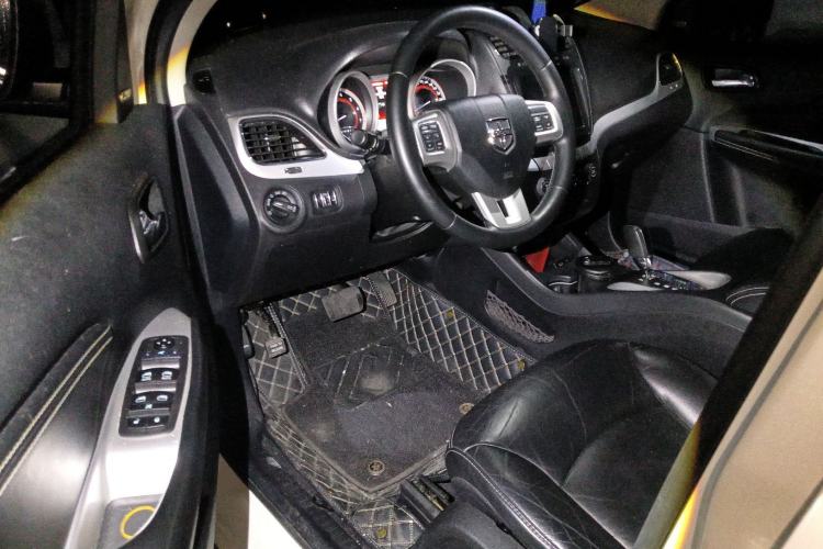 Used Dodge Journey 2013 2.4L Two-Wheel Drive Luxury Version