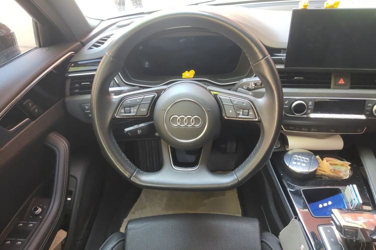 Used Audi A4L 2023 40 TFSI Luxury Dynamic Model Steering Wheel
