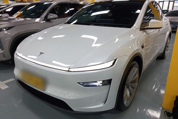 Used Tesla Model Y 2025 Long-Range All-Wheel-Drive Version