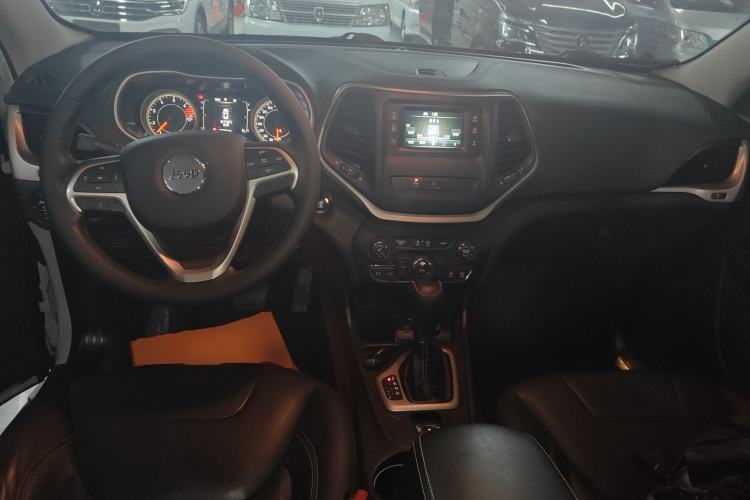 Used Jeep Cherokee 2016 2.4L Leading Edition
