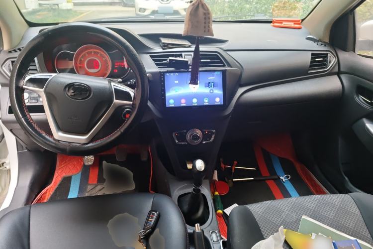 Used Lifan Auto X50 2014 1.5L Manual Elite Model Center Console