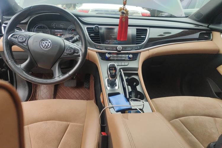 Used Buick LaCrosse 2016 28T Premium Edition Center Console