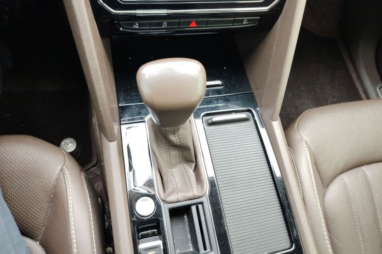 Used Volkswagen Viloran 2020 330TSI Luxury Edition Gear Lever