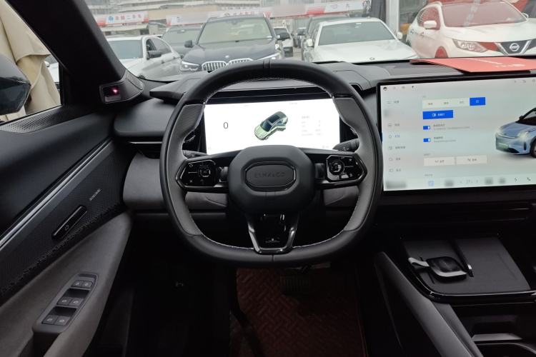 Used Lynk & Co 08 EM-P 2025 220 km All-Wheel-Drive Performance Halo Steering Wheel