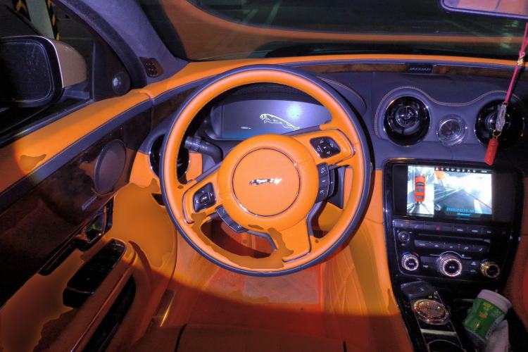 Used Jaguar XJ 2014 XJL 3.0 SC Two-Wheel-Drive Panoramic Business Edition Steering Wheel