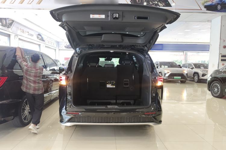 Used Toyota Granvia 2022 2.5L Hybrid Prestige Edition