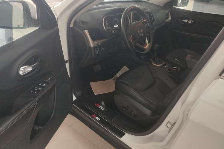 Used Jeep Cherokee 2016 2.4L Leading Smart Version