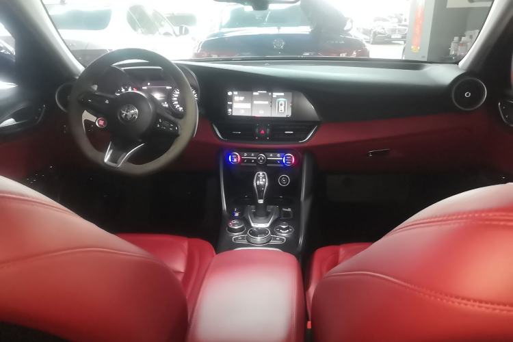 Used Alfa Romeo Giulia 2020 2.0T 280HP Luxury Edition
