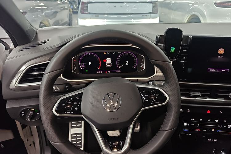 Used Volkswagen T-ROC 2024 300TSI DSG Two-Wheel-Drive Chen Guang Edition
