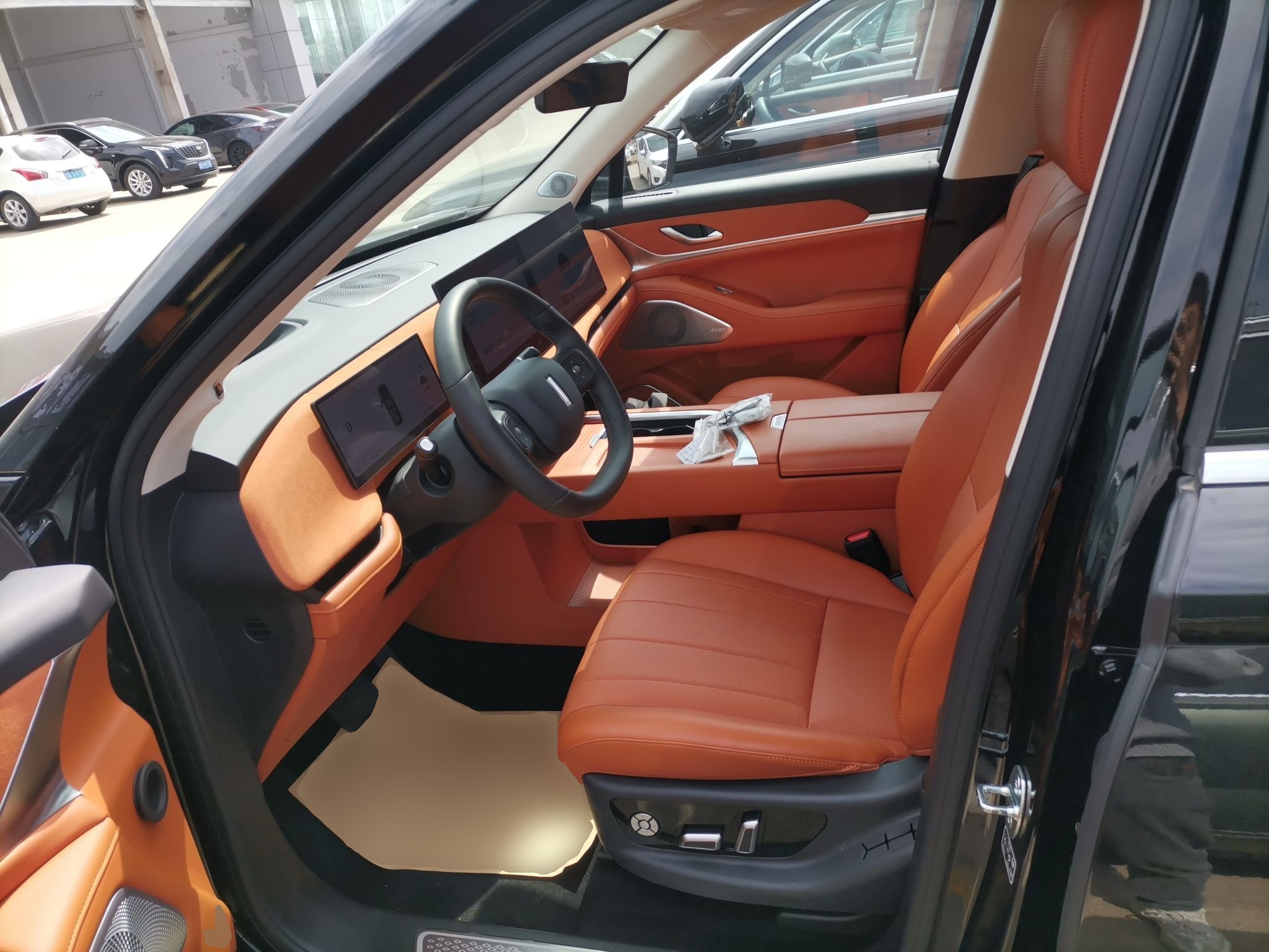 المقاعد الأمامية داخل السيارة