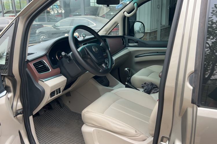 Used FORTHING Lingzhi 2017 M5 1.6L Luxury Model Interior 1