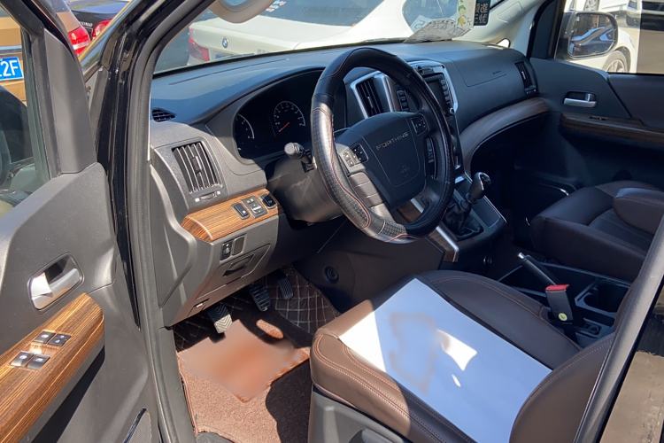 Used FORTHING Lingzhi PLUS 2022 Travel Edition 2.0L Manual Luxury Version 7 Seats
