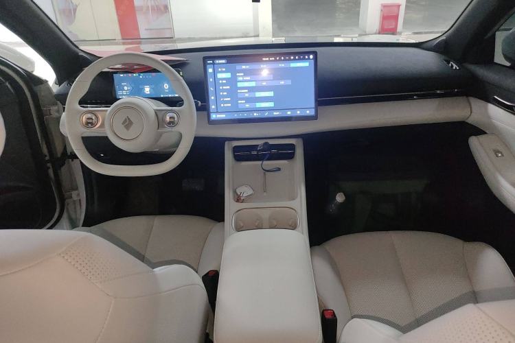 Used Baojun Yunhai 2024 140km Plug-in Hybrid Version Interior 2