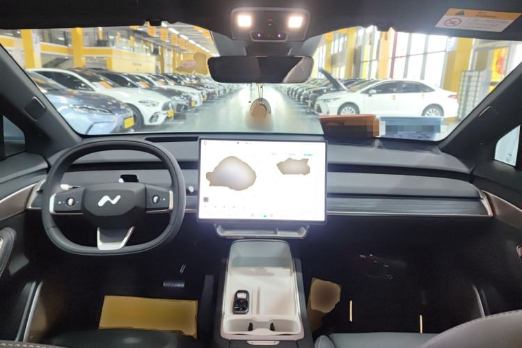 Used ONVO L60 2024 60 kWh Rear-Drive Version Center Console