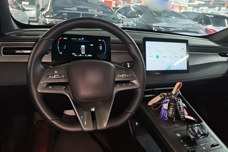 Used BYD Qin PLUS 2025 DM-i Smart Drive 55KM Leading Model Center Console