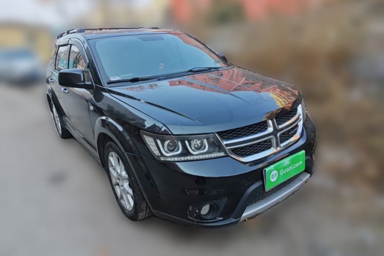 Used Dodge Journey 2013 2.4L Two-Wheel Drive Luxury Version Front Right 45 Deg