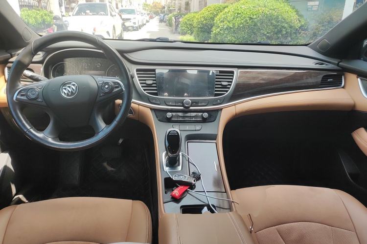 Used Buick LaCrosse 2018 28T Elite Edition Center Console