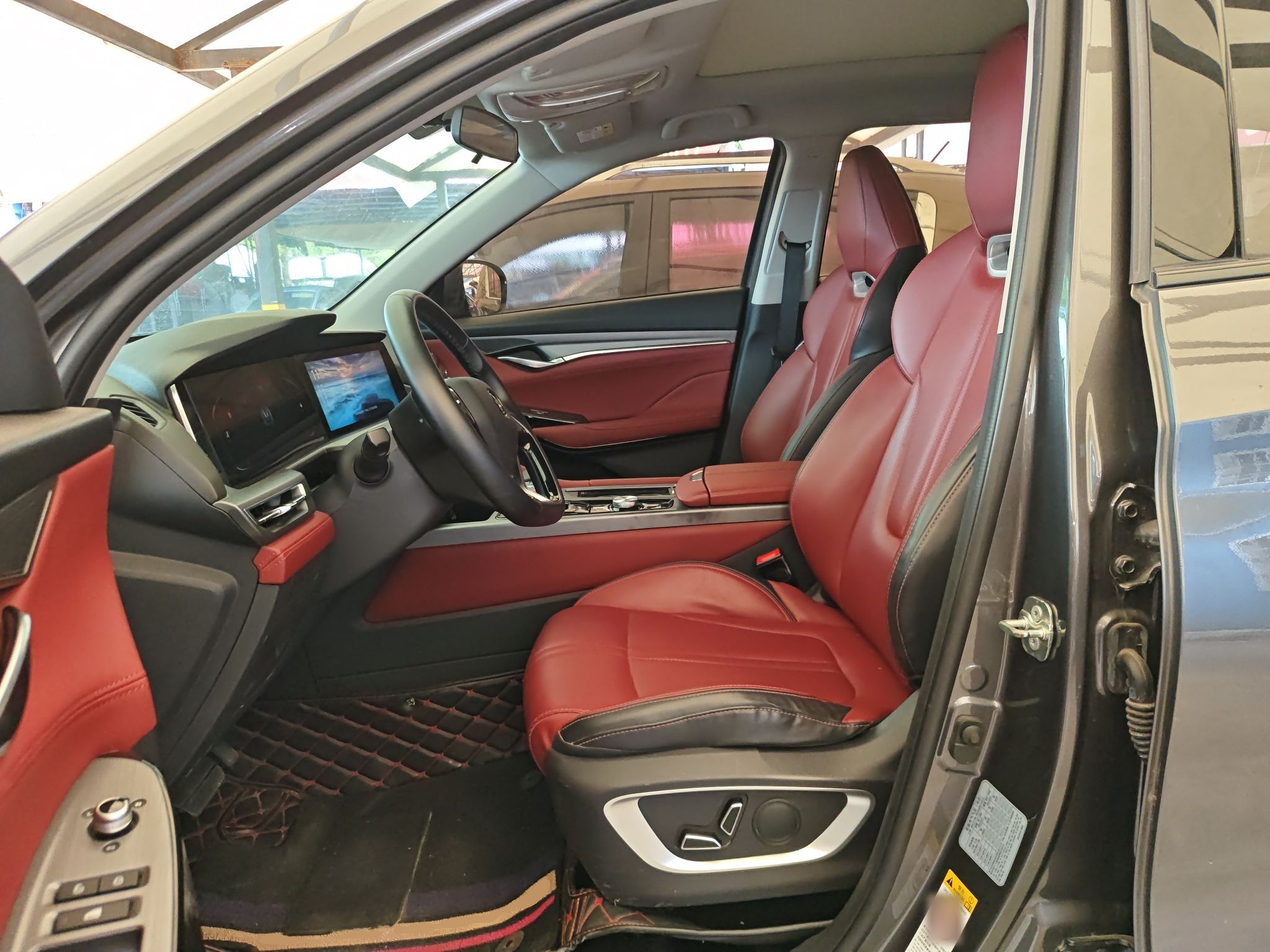 Переднее сиденье в автомобиле