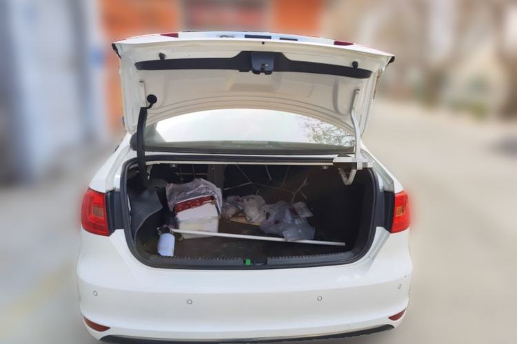 Used Volkswagen Sagitar 2014 Revised Version 1.6L Manual Leading Edition Trunk