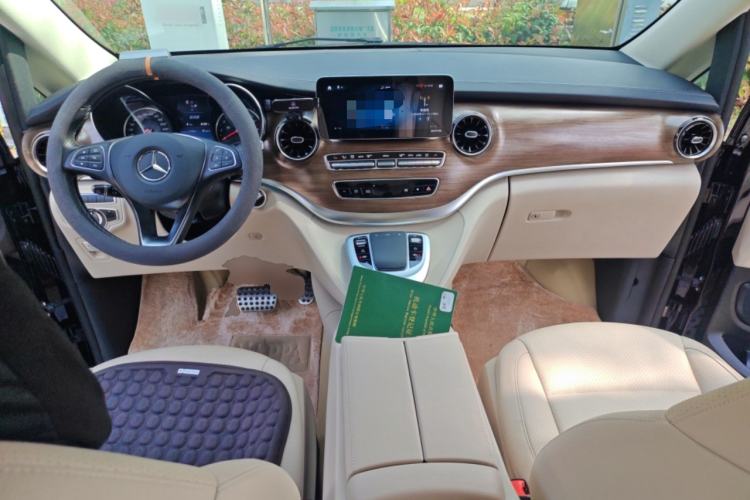 Used Mercedes-Benz V-Class 2020 V 260 L Long-wheelbase Luxury Edition Center Console