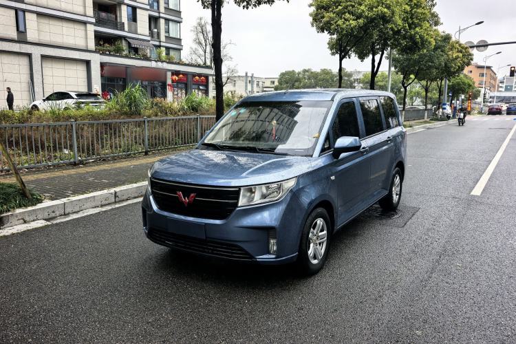 Used Wuling Hongguang PLUS 2019 1.5T Manual Comfort Version 7 Seats
