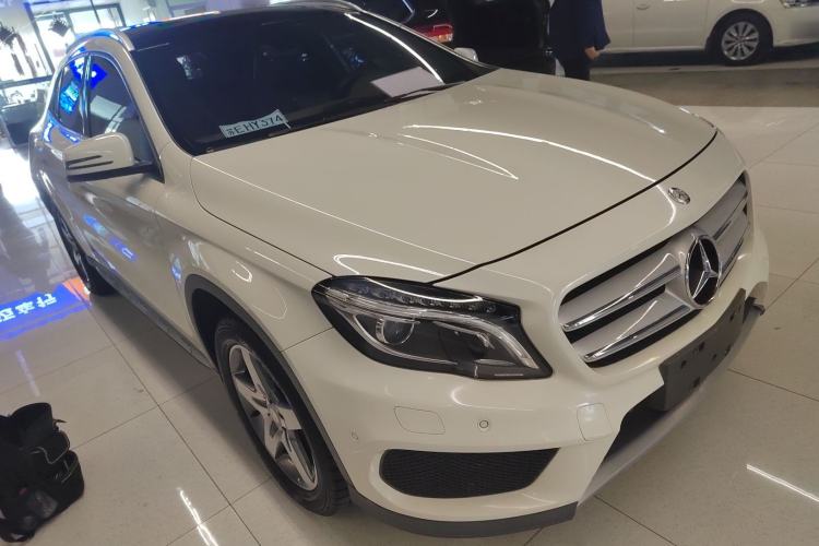 Used Mercedes-Benz GLA 2015 GLA 260 4MATIC Front Right 45 Deg