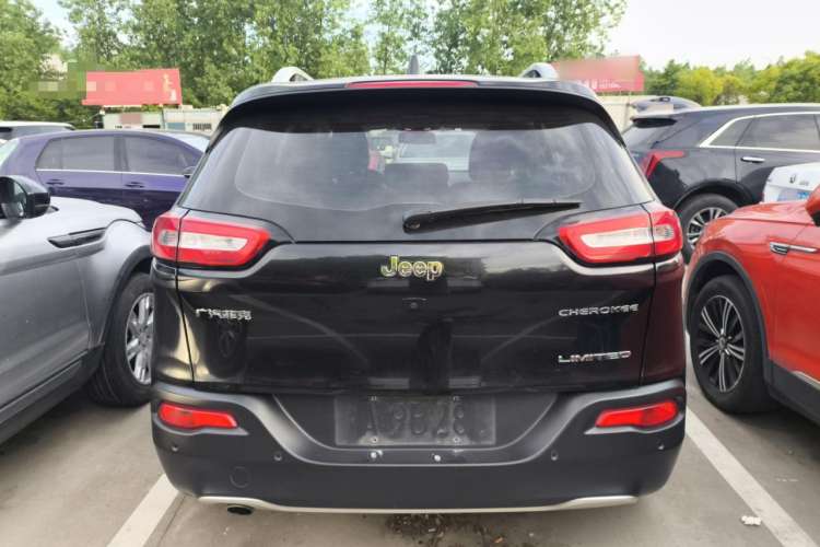 Used Jeep Cherokee 2017 2.0L Superior Edition