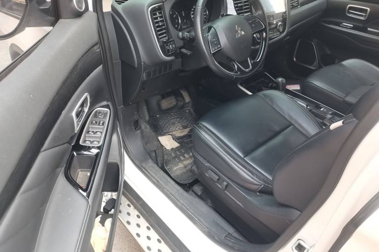 Used Mitsubishi Outlander 2019 2.0L Two-Wheel Drive Comfort Edition 5 Seats China VI Standard
