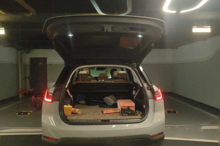 Used Nio ES8 2018 355 km Base Version 7-Seater Edition Trunk