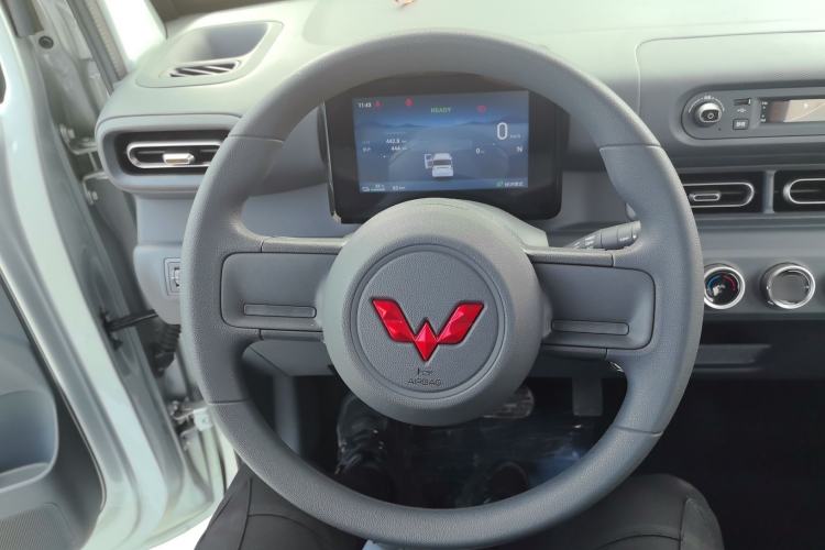 Used Wuling Zhiguang New Energy 2025 Model 305km Ambitious Edition Steering Wheel