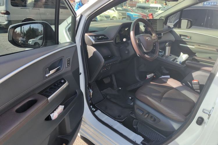 Used Toyota Granvia 2022 2.5L Hybrid Flagship Edition
