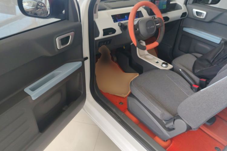 Used Geely Galaxy Panda 2024 Panda Mini 200km Endurance Bear Left Front Seat