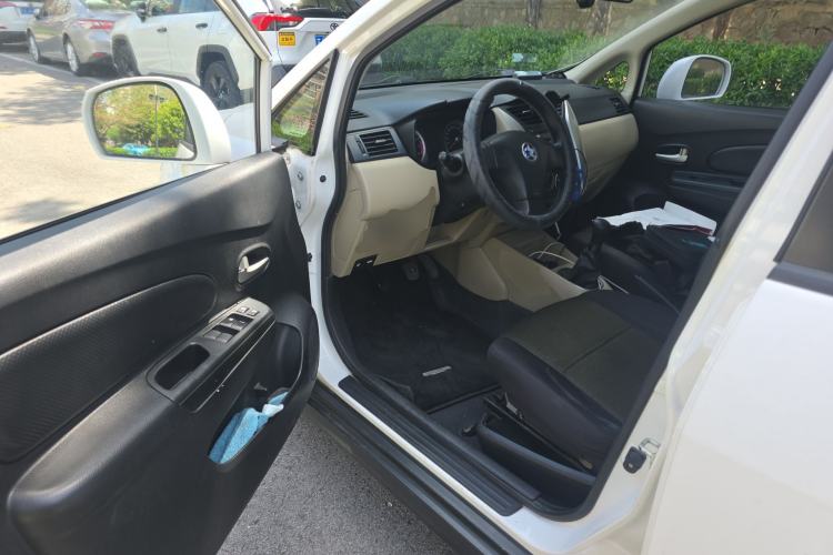 Used Venucia R50 2013 1.6L Manual Fashion Edition