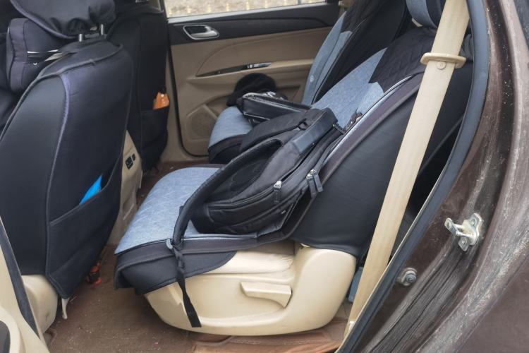 Used Baojun 730 2016 Revised 1.5L Manual Standard Version 7 Seats China V Emission Standard Left Rear Seat