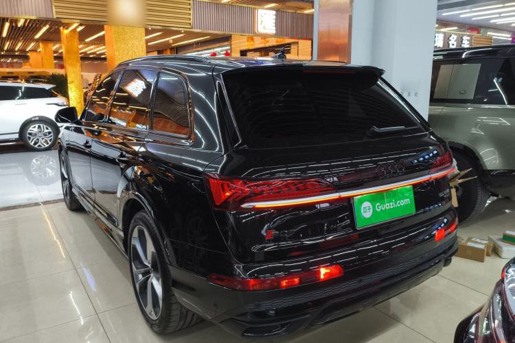 Used Audi Q7 2022 55 TFSI quattro S line Sport model
