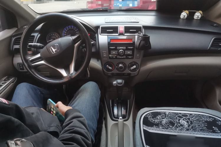 Used Honda City Classic 2012 1.5L Automatic Elite Edition Center Console