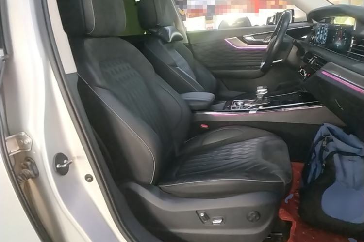 Used Hongqi HS5 2022 Facelifted Version 2.0T Smart Connect Flagship All-Wheel-Drive Edition
